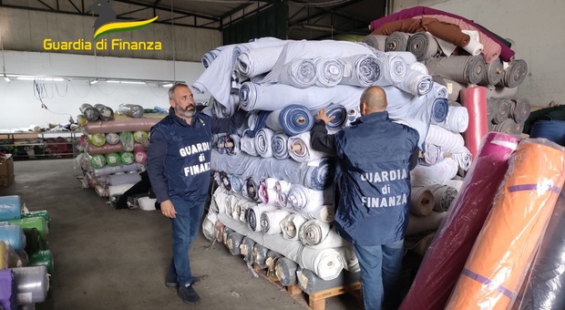 Napoli, controlli della guardia di finanza: sequestrati 500mila articoli contraffatti