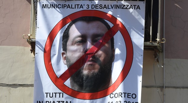 Napoli, scontro Salvini-de Magistris: «Da ricovero». «Motivi elettorali»