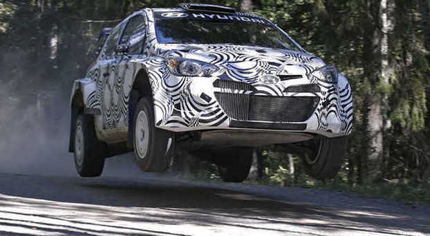 La Hyundai i20 WRC impegnata in uno dei numerosi test