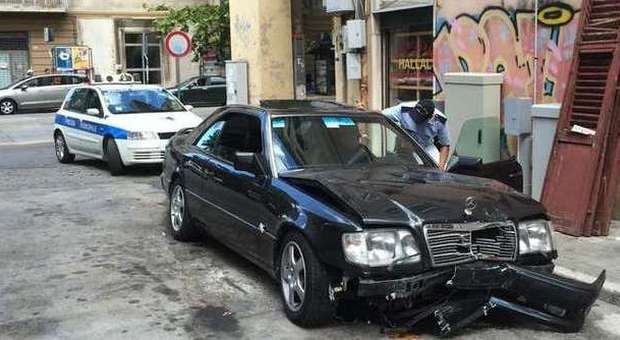 Ancona, scontro a catena agli Archi Coinvolti 4 mezzi, ferito uno scooterista