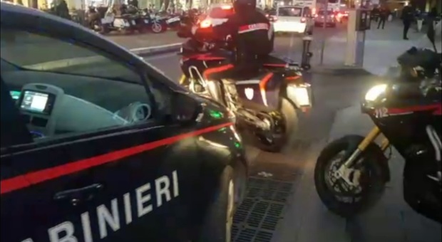 Roma, blitz in piazza dei Cinquecento: arresti per furti, scippi e spaccio
