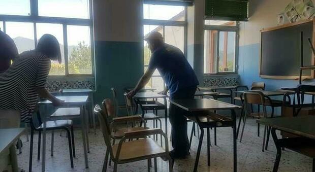 Scuola a Salerno, prove di rientro senza banchi e spazi per 1.900 alunni