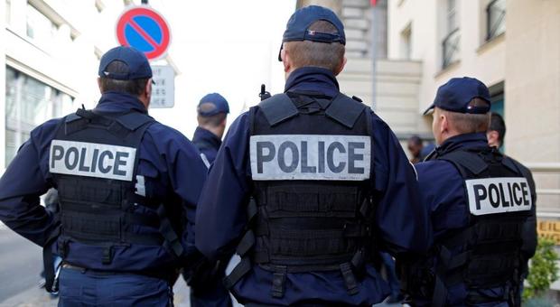 Papà rapisce il figlioletto neonato: "Gravemente malato, rischia di morire". Allarme in Francia
