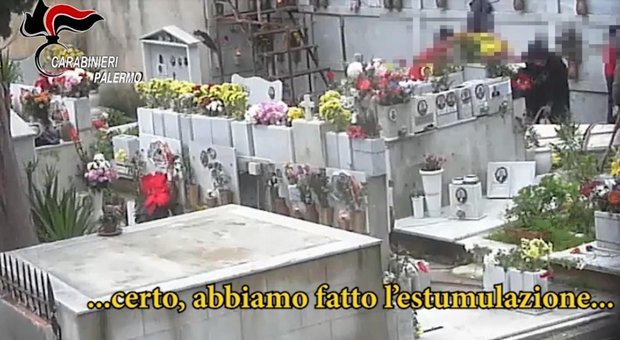 Smantellata compravendita di loculi al cimitero di Palermo, salme distrutte