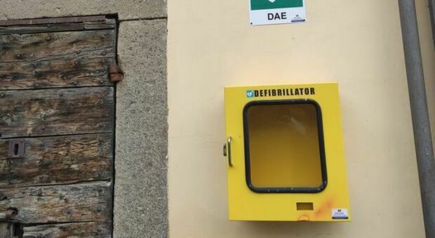 Vallerano, rubato il defibrillatore in piazza della Repubblica