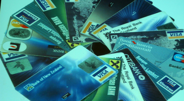 Roma, carte di credito clonate per riciclaggio: sette arresti