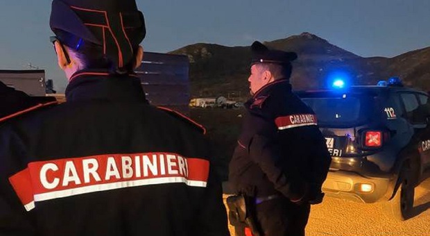 immagine Rocca d'Evandro, in auto con vestiti e scarpe contraffatte: denunciato