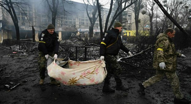 Esplosioni a Kiev, missile vicino a stazione “Cessate il fuoco” sul tavolo dei negoziati