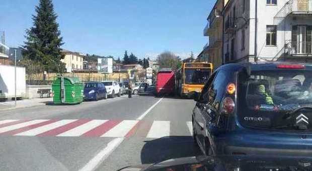 Rieti, collisione tra un furgoncino e una vettura all'altezza del Borgo. Traffico in tilt