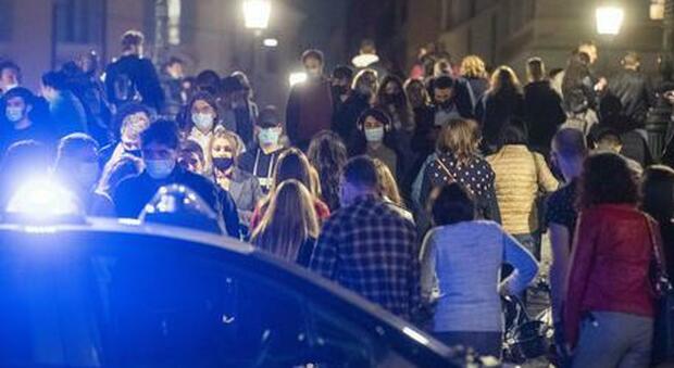 Covid, festa choc al campus universitario: 200 studenti senza mascherine e distanziamento, blitz della polizia