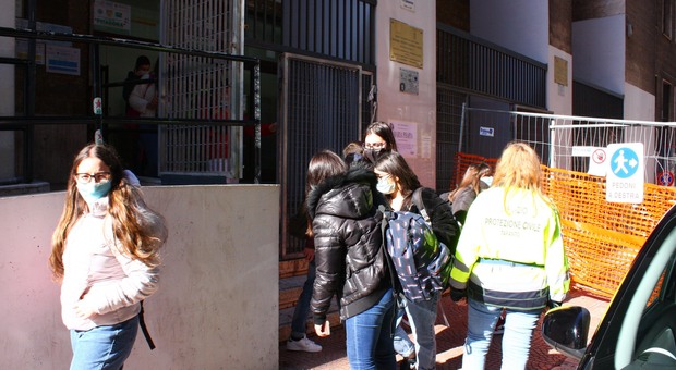 Scuola, in Puglia persi 10.000 iscritti in un anno