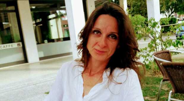 Anna Marello si addormenta in auto dopo la cena, il marito non la sveglia: il mattino dopo la figlia la trova morta sul sedile