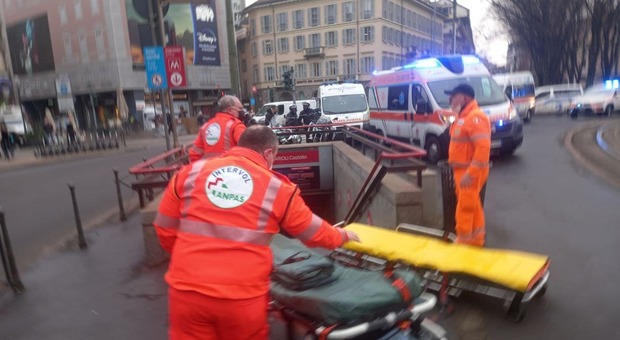 Milano, frenata d'emergenza in metropolitana: 10 passeggeri feriti
