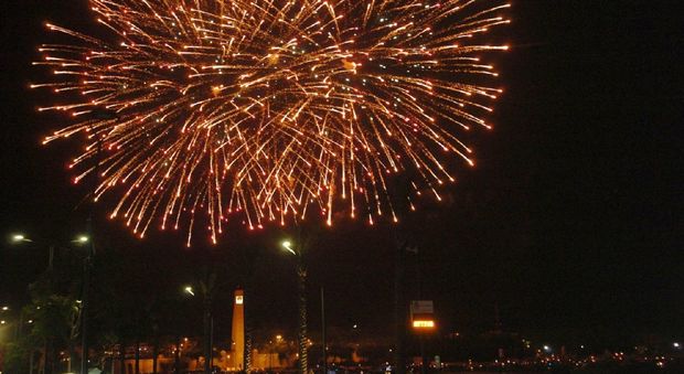 Si ai fuochi d’artificio ma dalla giunta arrivano 3mila euro per i terremotati