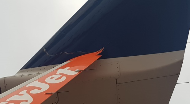 immagine Malpensa, incidente all'aeroporto: si scontrano due aerei nel parcheggio