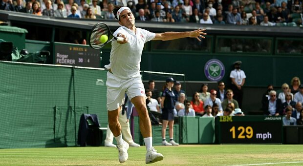 Wimbledon, Federer crolla in 3 set contro Hurkacz. Djokovic-Shapovalov è la prima semifinale del torneo
