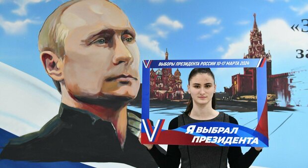 Elezioni Russia, inchiostro alle urne per protesta. Primi fermi, bombe ai seggi nelle zone occupate