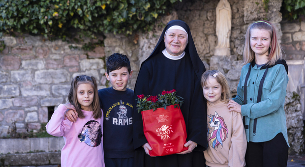La priora di Minori con le rose di Santa Rita