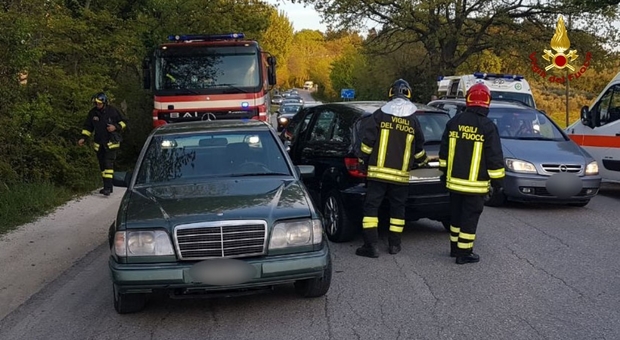 Violento scontro tra due automobili Quattro feriti, portati al pronto soccorso