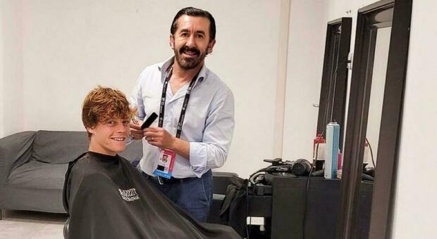 Gianmarco, il parrucchiere degli Internazionali che ha fatto lo shampoo ai tennisti: «Tutti scaramantici. Djokovic? Maniacale, sempre lo stesso taglio»