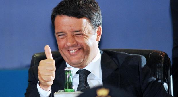 La sfida di Renzi al piano grillino? Un aiuto da 500 euro al mese