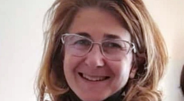 Morta a 56 anni la vicepreside Anna Di Loreto. La commovente lettera dei colleghi sui social