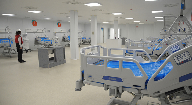 Pasti, rifiuti e camera mortuaria: Covid hospital pronto sul serio. La stima per giugno: 60 pazienti