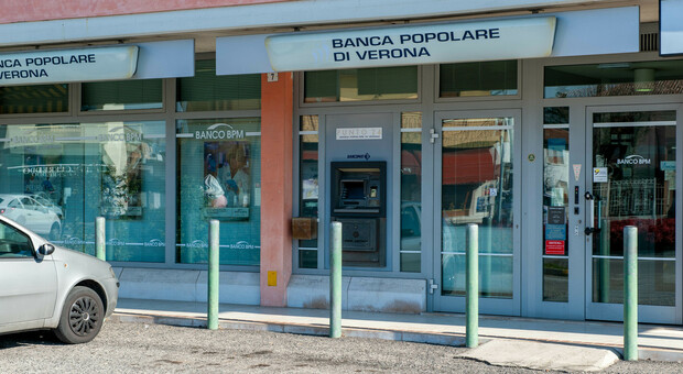 Assalto al bancomat della banca popolare di Verona con una ruspa