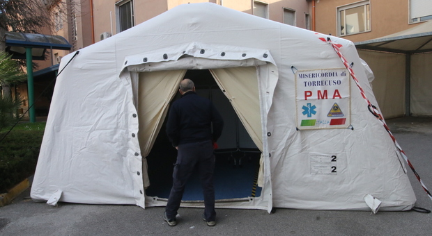 Benevento, tensostrutture e kit un piano per l'ospedale Rummo