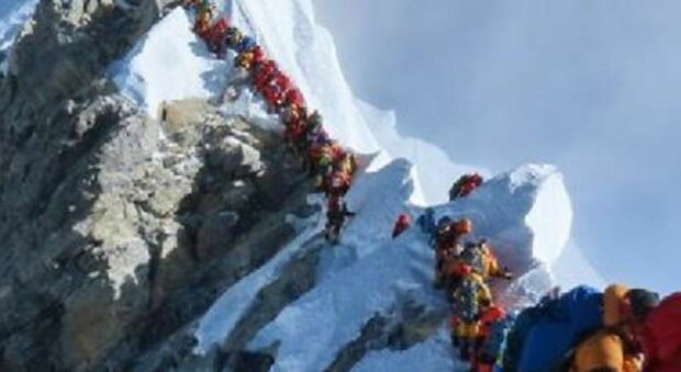 Scalate costose, raggiungere la vetta all’Everest costa fino a 160mila dollari
