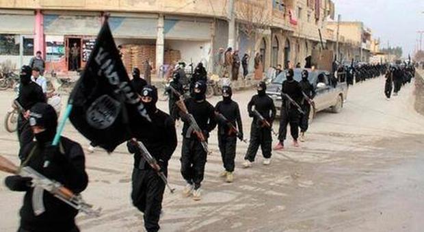 Europol, nuova allerta Isis: «Stanno arrulando donne jihadiste per rilancio califfato»