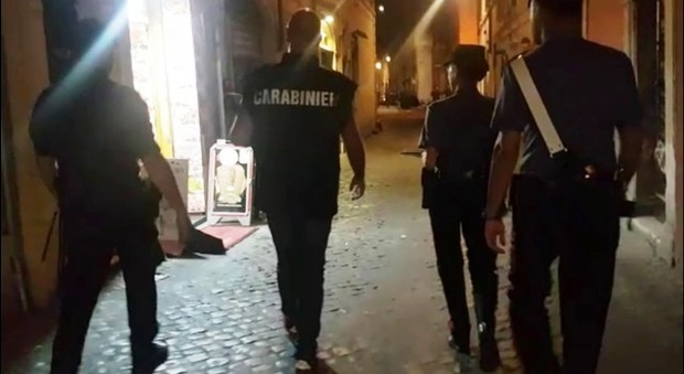 Roma, movida, 3 arresti per droga e 10 sanzioni per violazione ordinanza anti-alcol