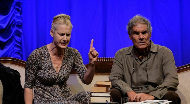 Amore domestico tra Gaia De Laurentiis e Pietro Longhi: il successo di Foster, "Diamoci del tu", in scena al teatro Roma