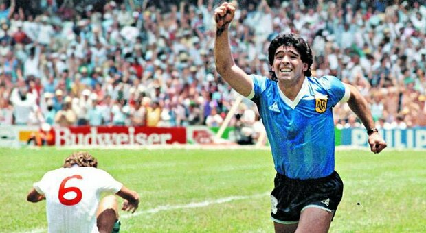 22 giugno 1986: Maradona esulta dopo il gol all'Inghilterra