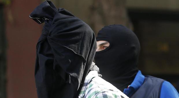 Spagna, arrestato a Malaga ex combattente dell'Isis: stava rientrando dalla Siria