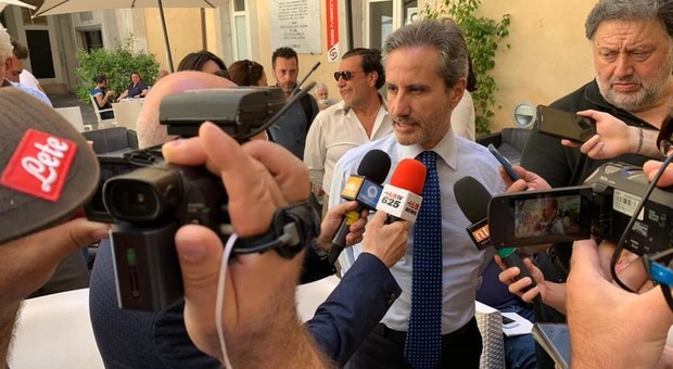Regionali Campania 2020, Caldoro all'attacco: «Disastro ecoballe, De Luca cacciato a calci»
