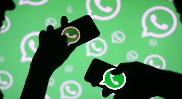 Gruppi Whatsapp, "infiltrati inseriti dall'alto": privacy a rischio, la ricerca che lancia l'allarme