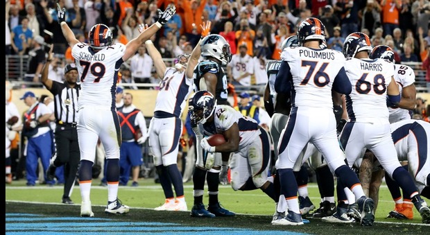 Il Super Bowl è dei Broncos: il veterano Manning oscura la stella Newton