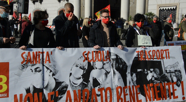 Scuola, trasporti e sanità: tutti in piazza a Napoli per lo sciopero Usb