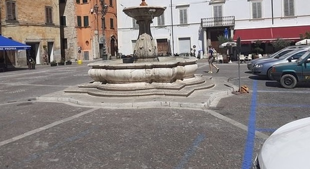 Piazza Matteotti, cuore del centro storico di Cagli