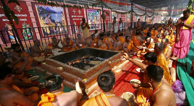 India, Modi inaugura il mega tempio dedicato al dio Ram: «Sarà il Vaticano dell'induismo»