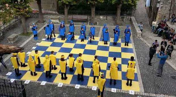 Gli scacchi viventi di Sermoneta
