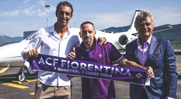 Fiorentina, ecco Ribery accolto da tifosi entusiasti. Il francese: «Mi manda Toni»