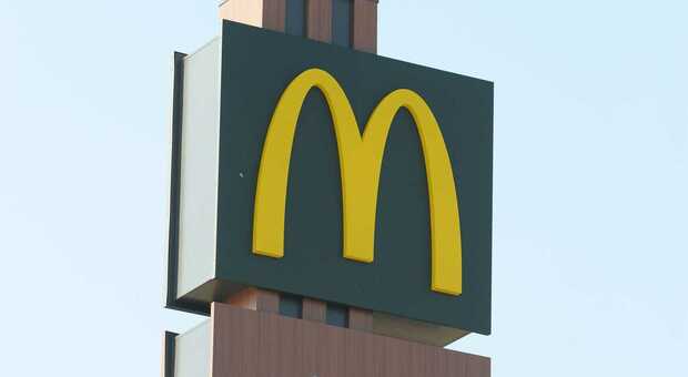 McDonald's, ristoranti chiusi in mezzo mondo per un guasto: «Ma non è un attacco informatico»