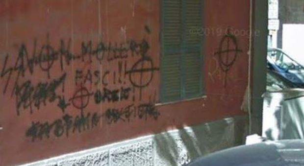 Simboli nazisti nel cuore del Vomero: «Condannateli e rimuoveteli subito»