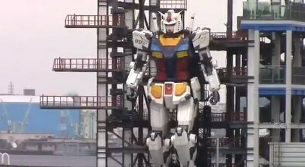 Giappone, gigantesco robot apre al pubblico: a breve si potrà visitare Gundam di 18 metri