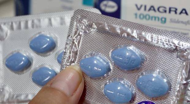 Viagra senza ricetta in farmacia: "Sarà il farmacista a decidere"