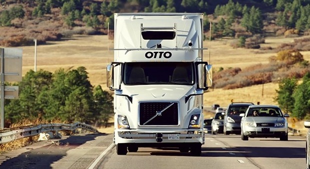 Il camion a guida autonoma ha consegnato il primo carico: 200 Km senza conducente