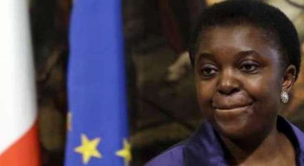 Maroni: «Contestare la Kyenge non è razzismo». Lettera con polvere sospetta a palazzo Chigi