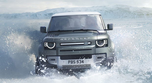 La nuova Land Rover Defender a suo agio nella neve